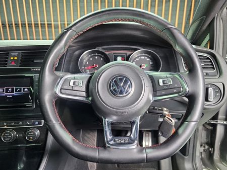 2015-Volkswagen-Golf-VII-GTI-20-TSI-Auto-Performance_10