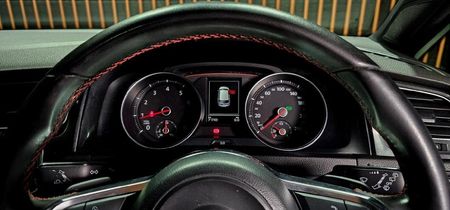 2015-Volkswagen-Golf-VII-GTI-20-TSI-Auto-Performance_11