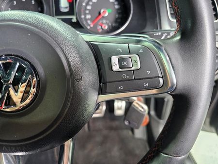2015-Volkswagen-Golf-VII-GTI-20-TSI-Auto-Performance_15
