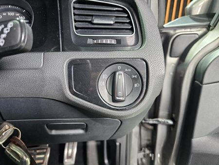 2015-Volkswagen-Golf-VII-GTI-20-TSI-Auto-Performance_16