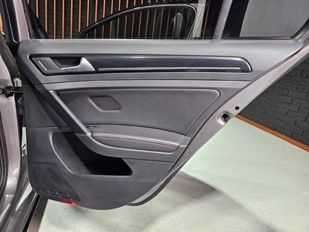 2015-Volkswagen-Golf-VII-GTI-20-TSI-Auto-Performance_17