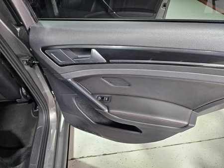 2015-Volkswagen-Golf-VII-GTI-20-TSI-Auto-Performance_18