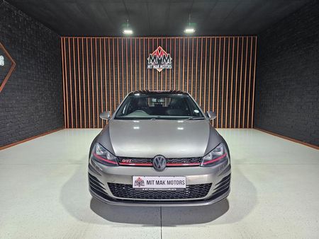2015-Volkswagen-Golf-VII-GTI-20-TSI-Auto-Performance_1