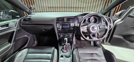 2015-Volkswagen-Golf-VII-GTI-20-TSI-Auto-Performance_20