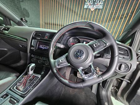 2015-Volkswagen-Golf-VII-GTI-20-TSI-Auto-Performance_21