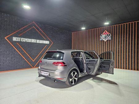 2015-Volkswagen-Golf-VII-GTI-20-TSI-Auto-Performance_25