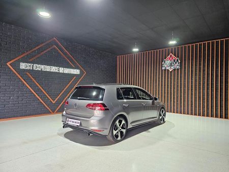 2015-Volkswagen-Golf-VII-GTI-20-TSI-Auto-Performance_26