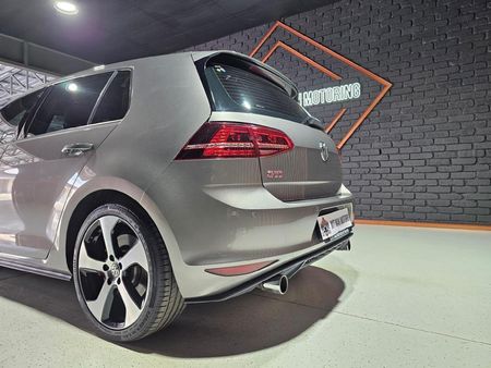 2015-Volkswagen-Golf-VII-GTI-20-TSI-Auto-Performance_28