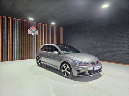 2015-Volkswagen-Golf-VII-GTI-20-TSI-Auto-Performance_2