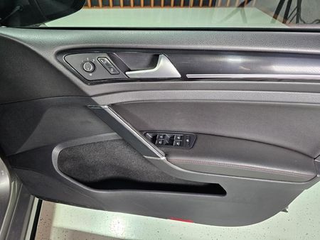 2015-Volkswagen-Golf-VII-GTI-20-TSI-Auto-Performance_6