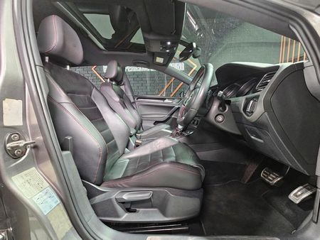 2015-Volkswagen-Golf-VII-GTI-20-TSI-Auto-Performance_8