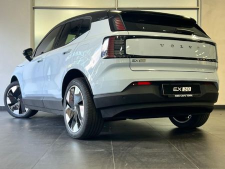 2026-Volvo-EX30-Plus-Twin-Motor-Performance_3