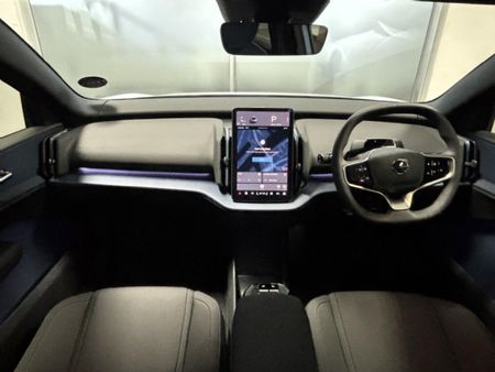 2026-Volvo-EX30-Plus-Twin-Motor-Performance_7