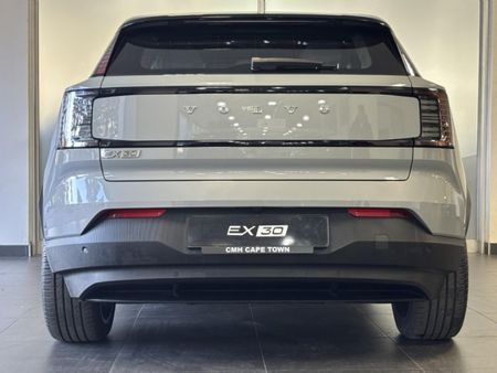 2026-Volvo-EX30-Ultra-Twin-Motor-Performance_4