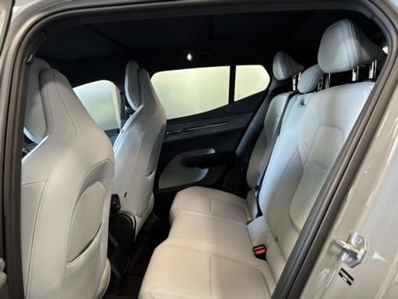2026-Volvo-EX30-Ultra-Twin-Motor-Performance_6