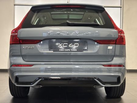2026-Volvo-XC60-T8-Twin-Engine-R-Design-AWD_4