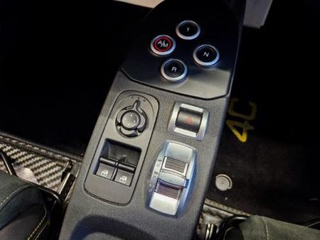 2019-Alfa-Romeo-4C-Coupe_10