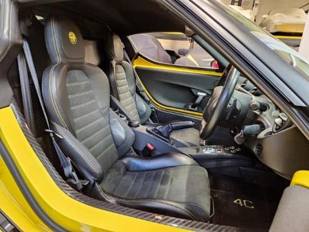 2019-Alfa-Romeo-4C-Coupe_11