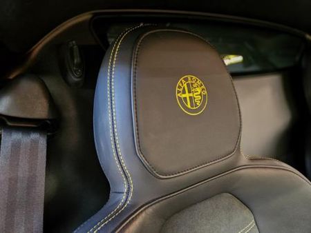 2019-Alfa-Romeo-4C-Coupe_12