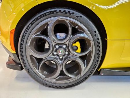 2019-Alfa-Romeo-4C-Coupe_13