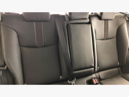 2025-Toyota-Corolla-Cross-18-XS-Hybrid_14