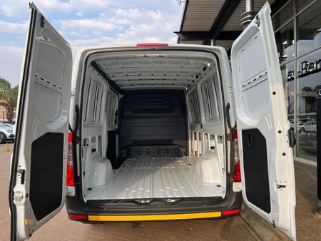 2025-Mercedes-Benz-Sprinter-311-20-CDI-FC-PV_16