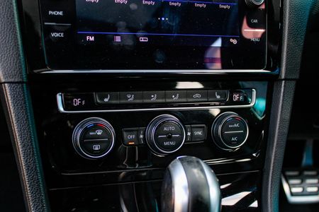 2018-Volkswagen-Golf-VII-GTD-20-TDI-Auto_21