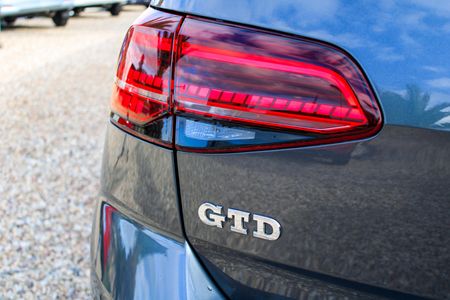 2018-Volkswagen-Golf-VII-GTD-20-TDI-Auto_7