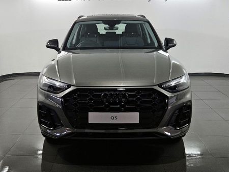 2025-Audi-Q5-quattro-Auto-Black-Edition-40-TDI_1