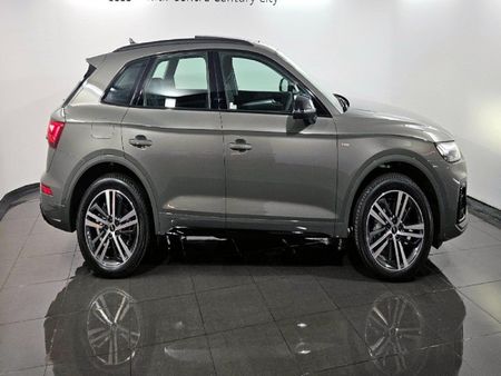 2025-Audi-Q5-quattro-Auto-Black-Edition-40-TDI_2