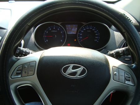 2012-Hyundai-ix35-20-GLS-Executive_9