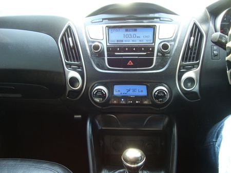 2012-Hyundai-ix35-20-GLS-Executive_10