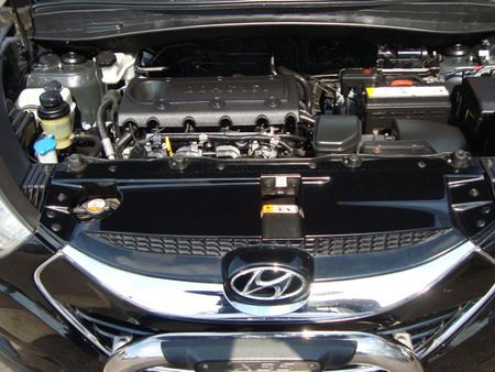 2012-Hyundai-ix35-20-GLS-Executive_12