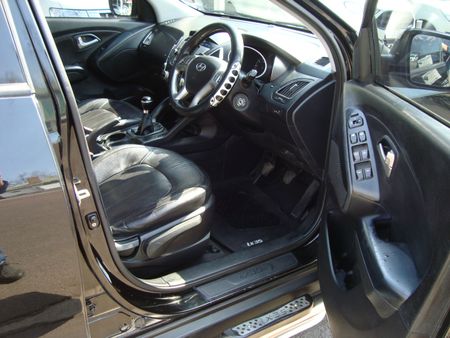 2012-Hyundai-ix35-20-GLS-Executive_8