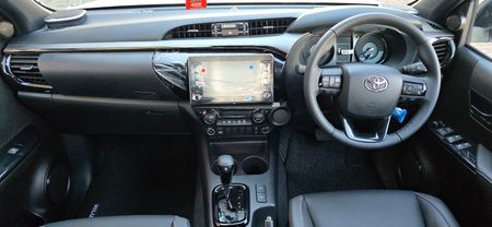 2025-Toyota-Hilux-28-GD-6-Raised-Body-Legend-Auto-Double-Cab_5