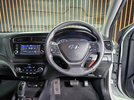 2020-Hyundai-i20-14-Fluid-Auto_9