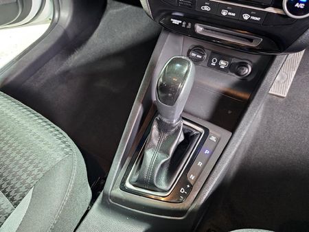 2020-Hyundai-i20-14-Fluid-Auto_12