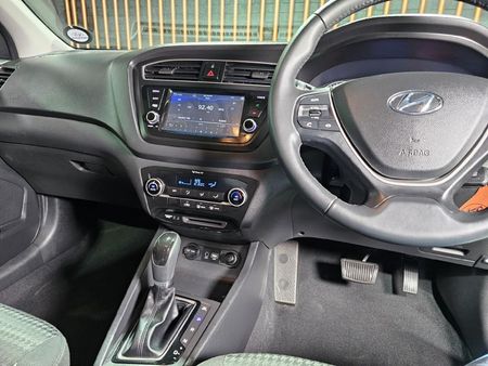 2020-Hyundai-i20-14-Fluid-Auto_13