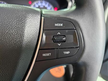 2020-Hyundai-i20-14-Fluid-Auto_15