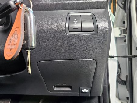 2020-Hyundai-i20-14-Fluid-Auto_16