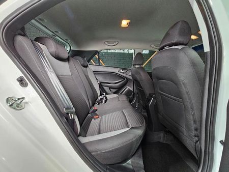 2020-Hyundai-i20-14-Fluid-Auto_19