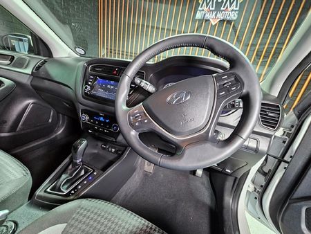 2020-Hyundai-i20-14-Fluid-Auto_21