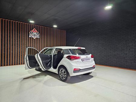 2020-Hyundai-i20-14-Fluid-Auto_22