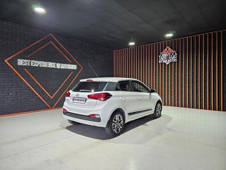 2020-Hyundai-i20-14-Fluid-Auto_25