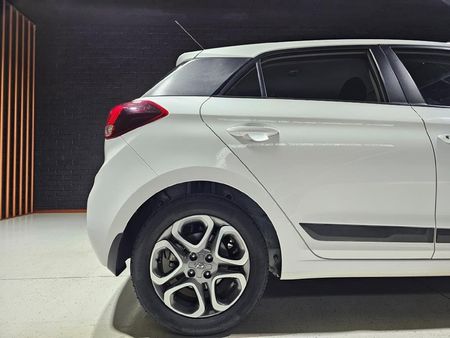 2020-Hyundai-i20-14-Fluid-Auto_26