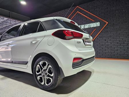 2020-Hyundai-i20-14-Fluid-Auto_27