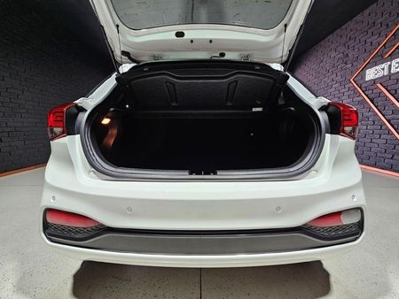 2020-Hyundai-i20-14-Fluid-Auto_28