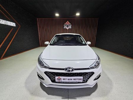 2020-Hyundai-i20-14-Fluid-Auto_4