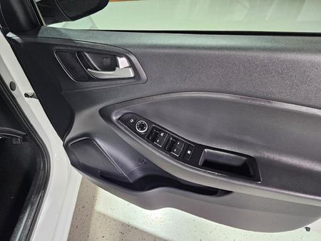 2020-Hyundai-i20-14-Fluid-Auto_7