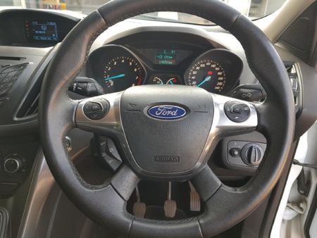 2013-Ford-Kuga-16-EcoBoost-Ambiente_9